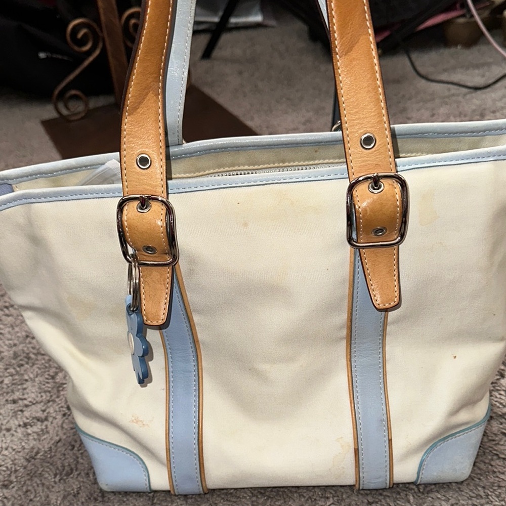Coach Cream and Tan Shoulder Bag with Elegant Design - Picture 4 of 9